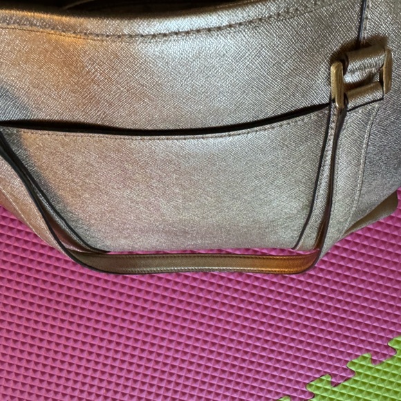 Micheal Kors gold large Bag - Picture 4 of 11